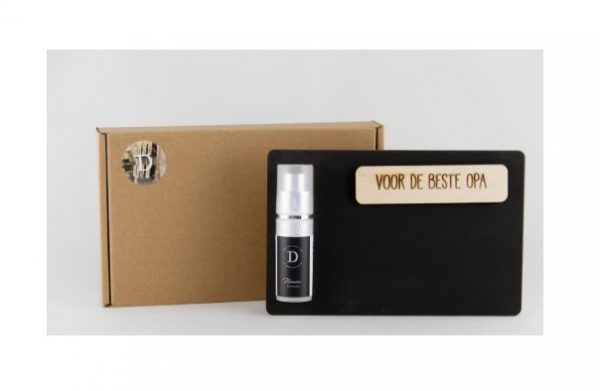 Di'zajn wenskaart met parfum opa
