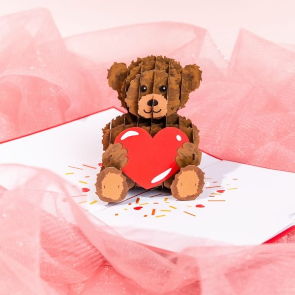 Papercrush pop-up kaart teddybeer met hart sfeerfoto