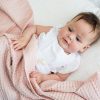 LU-LJ757 Lulujo Waffle blanket ballet slipper sfeerfoto met baby