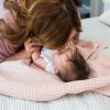 LU-LJ757 Lulujo Waffle blanket ballet slipper sfeerfoto moeder en kind
