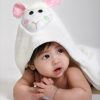 ZO-ZOO-1003 Zoocchini baby badcape Lola the Lamb sfeerfoto liggend