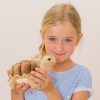 901143 Hermann Teddy Collection knuffel schildpad sfeerfoto met meisje