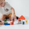 Bambolino Toys Nijntje houten blokkenton sfeerfoto met jongen
