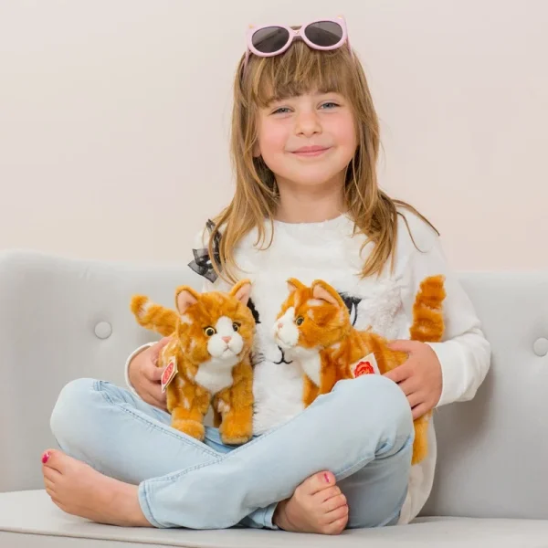 906827 Hermann Teddy Collection knuffel kat makreel staand sfeerfoto