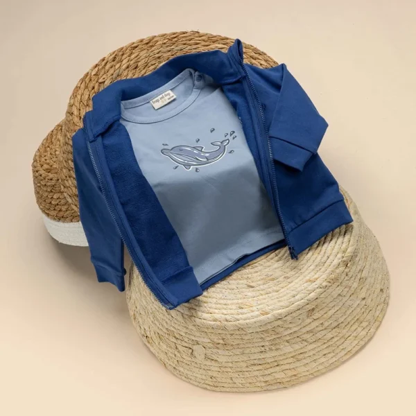 Frogs and Dogs vest sand and sun blauw sfeerfoto met manden