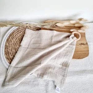 Rammelaartje | knuffeldoekje met beuken bijtring zand