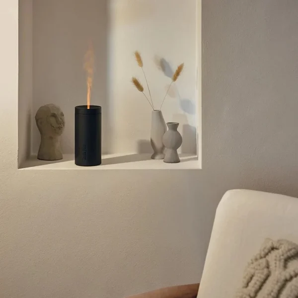 Volatile aroma diffuser Lucy zwart sfeerfoto met nis